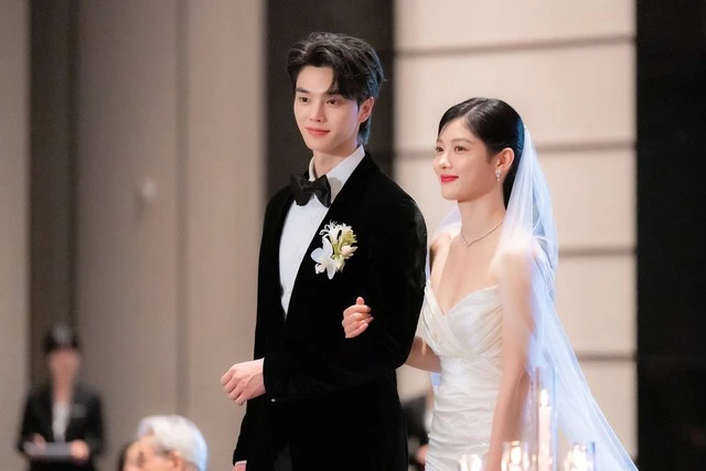 Chàng Quỷ Của Tôi: Song Kang và Kim Yoo Jung kết hôn, khán giả thích thú